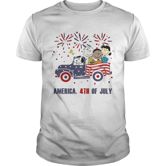 Tops - The Peanuts Characters Driving Car Fire America 4Th t-shirt